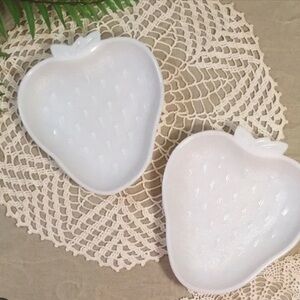 🍓🍓Vintage Hazel-Atlas Milk Glass Strawberry Bowls - Set of 2